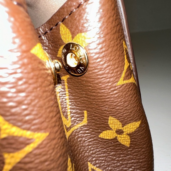 100% Authentic “Cluny Mini” Louis VuittonMonogram Satchel. Excellent Condition - Picture 14 of 14